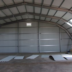 Vista interna do hangar pronto.