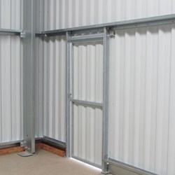 opções são portas extras, portões XXL, janelas, isolamento térmico, grelhas de ventilação etc ...