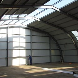 Inside view of the almost finished steel hall, it s very spacious, the man in the back is a reference for the height of the building : 6,7m.