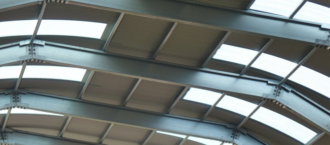 vista detalhada da estrutura do telhado em aço galvanizado de alta tensão (ASLA 400)